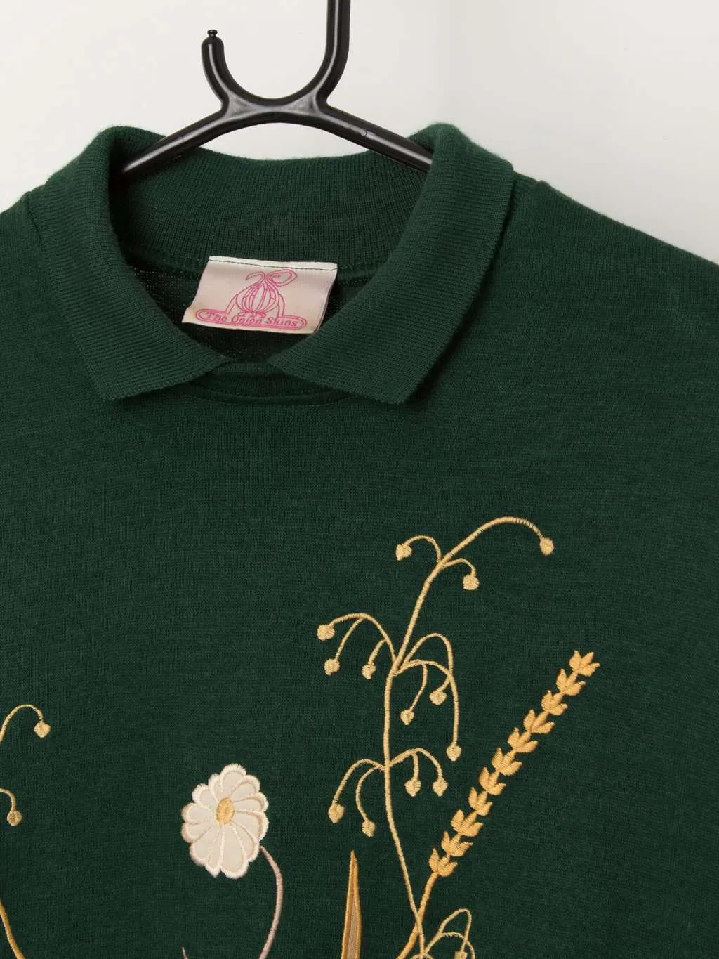 Vintage forest green collared sweatshirt with embroidered field mouse and flowers – Large / XL